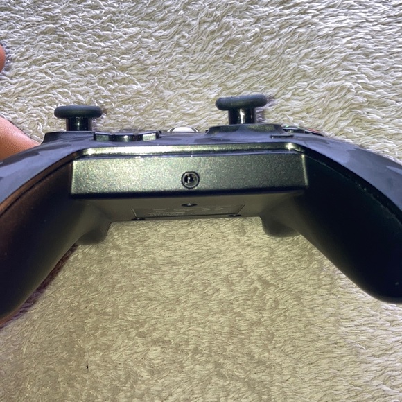 Limited edition Xbox One Controller. - Picture 4 of 4